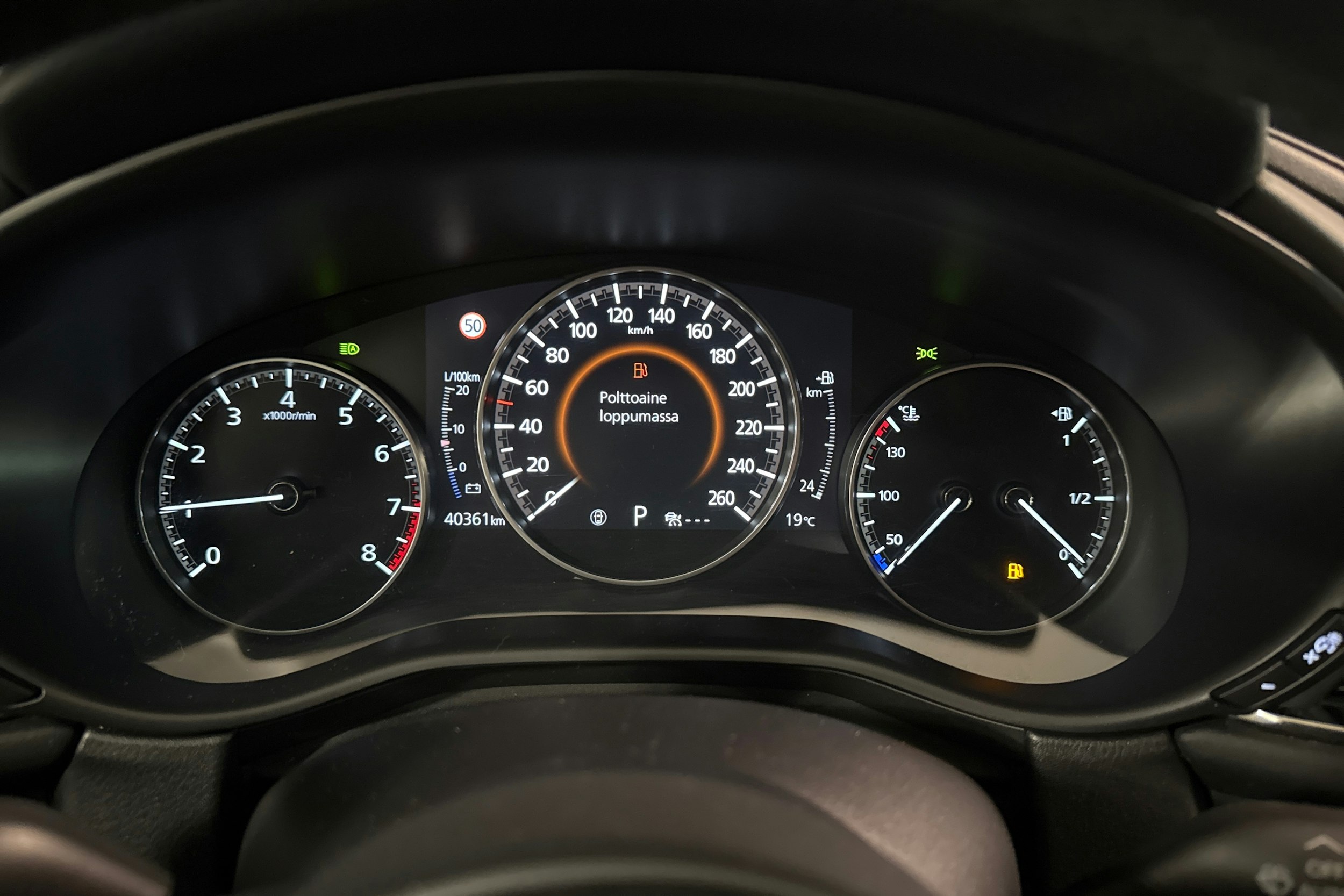 harmaa Mazda CX-30 2022 kuva 11.