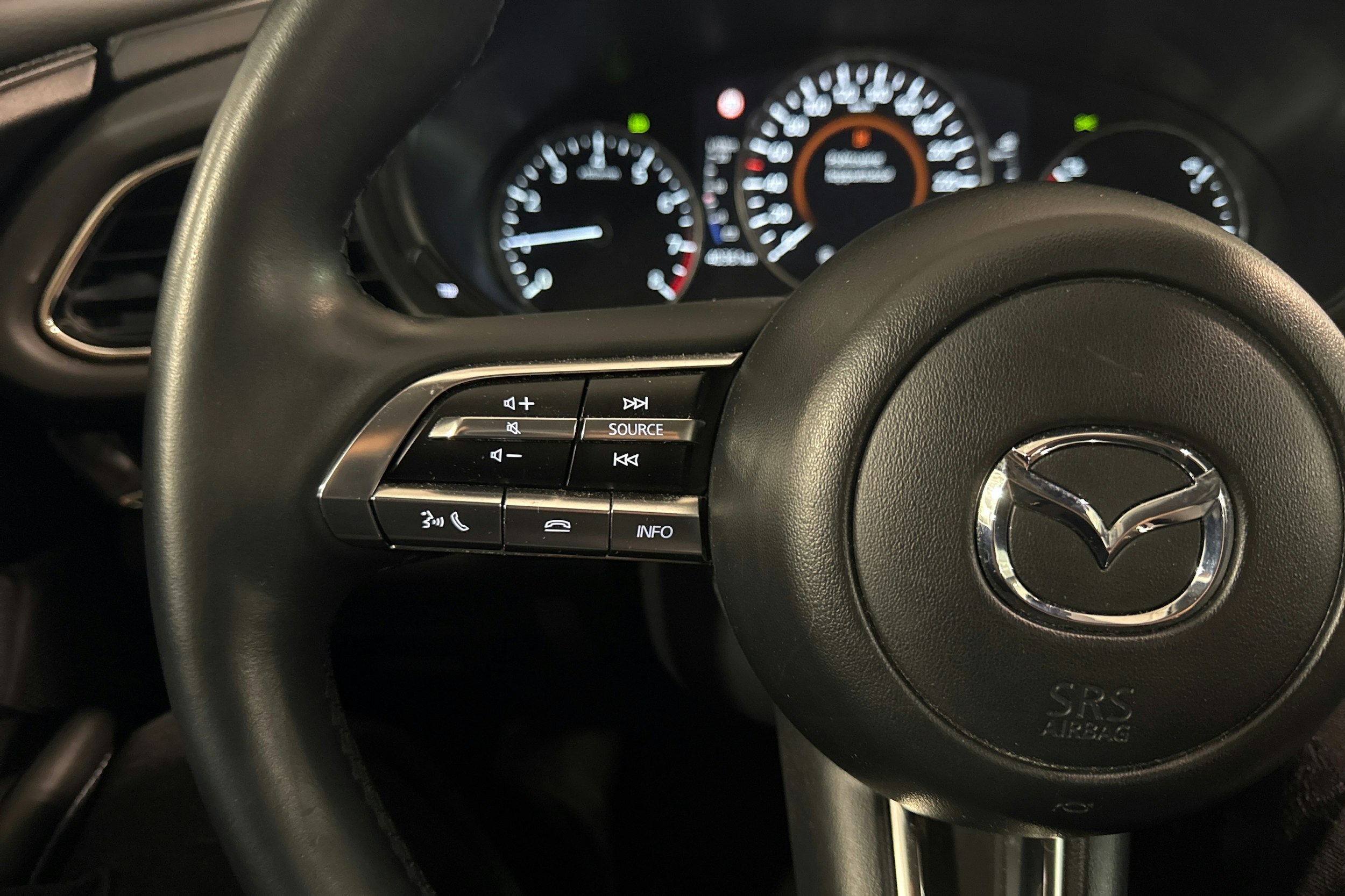 harmaa Mazda CX-30 2022 kuva 13.