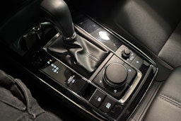 harmaa Mazda CX-30 2022 kuva 16.