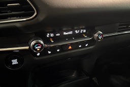 harmaa Mazda CX-30 2022 kuva 17.