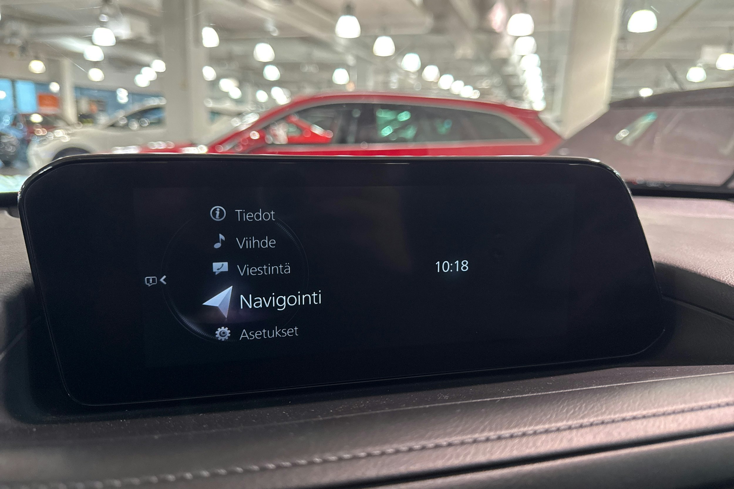 harmaa Mazda CX-30 2022 kuva 18.