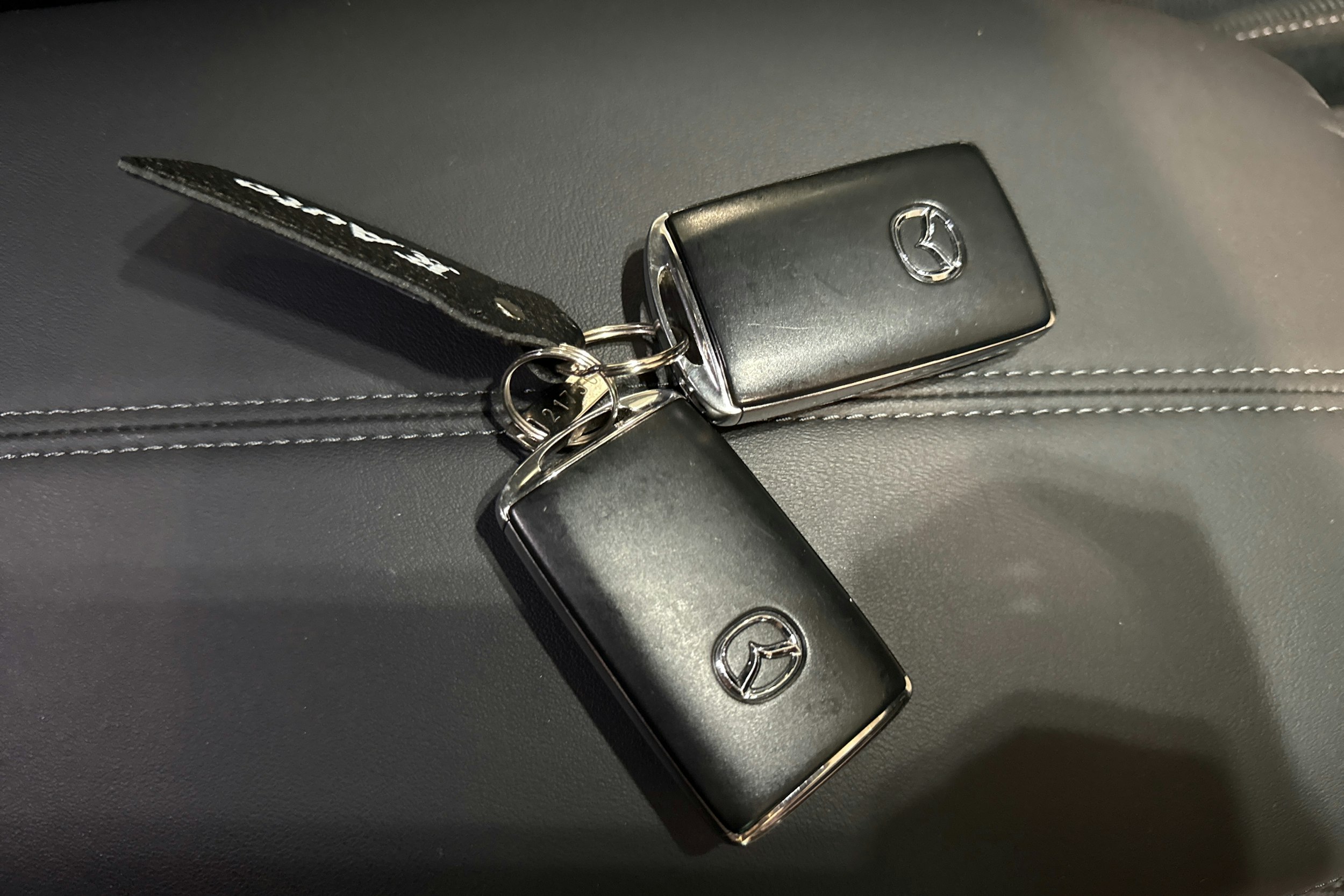 harmaa Mazda CX-30 2022 kuva 23.