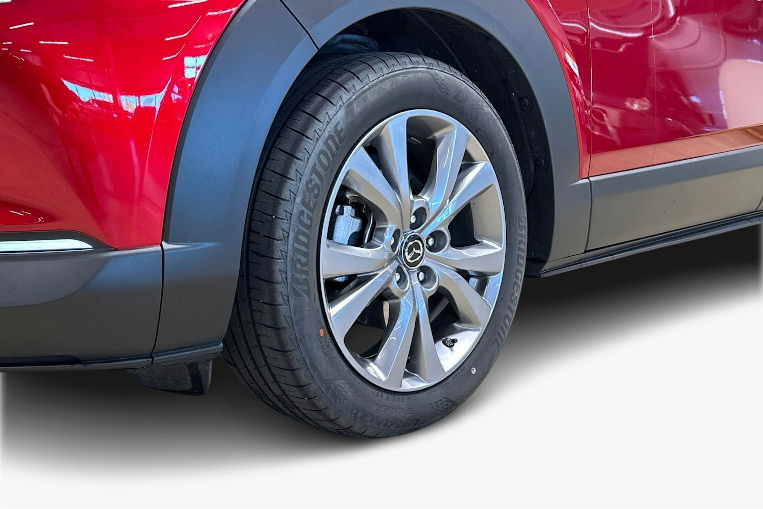 punainen Mazda CX-30 2024 kuva 11.