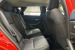 punainen Mazda CX-30 2024 kuva 16.