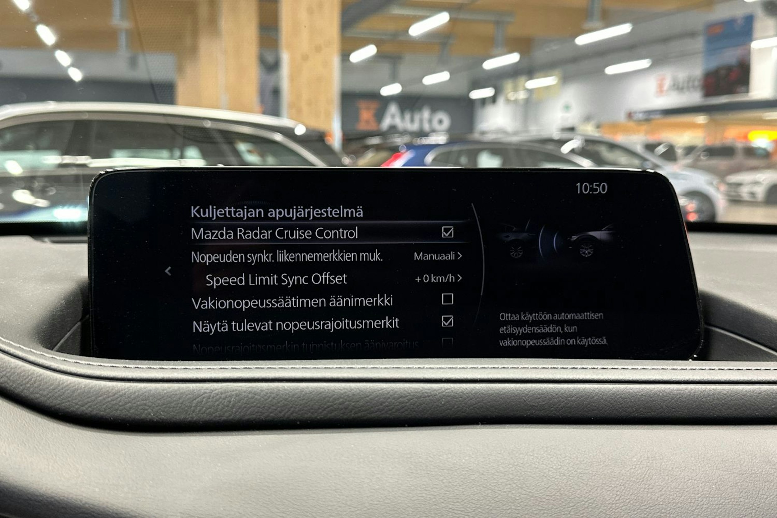 punainen Mazda CX-30 2024 kuva 21.