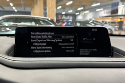 punainen Mazda CX-30 2024 kuva 22.