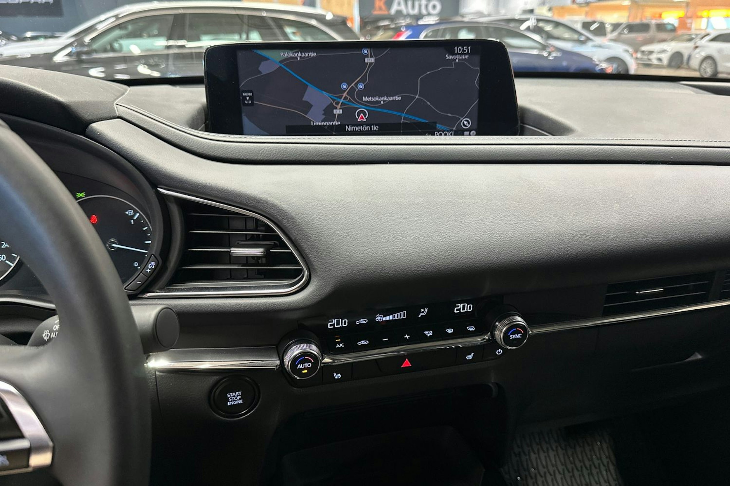punainen Mazda CX-30 2024 kuva 24.