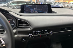 punainen Mazda CX-30 2024 kuva 24.