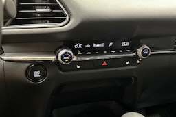 punainen Mazda CX-30 2024 kuva 25.