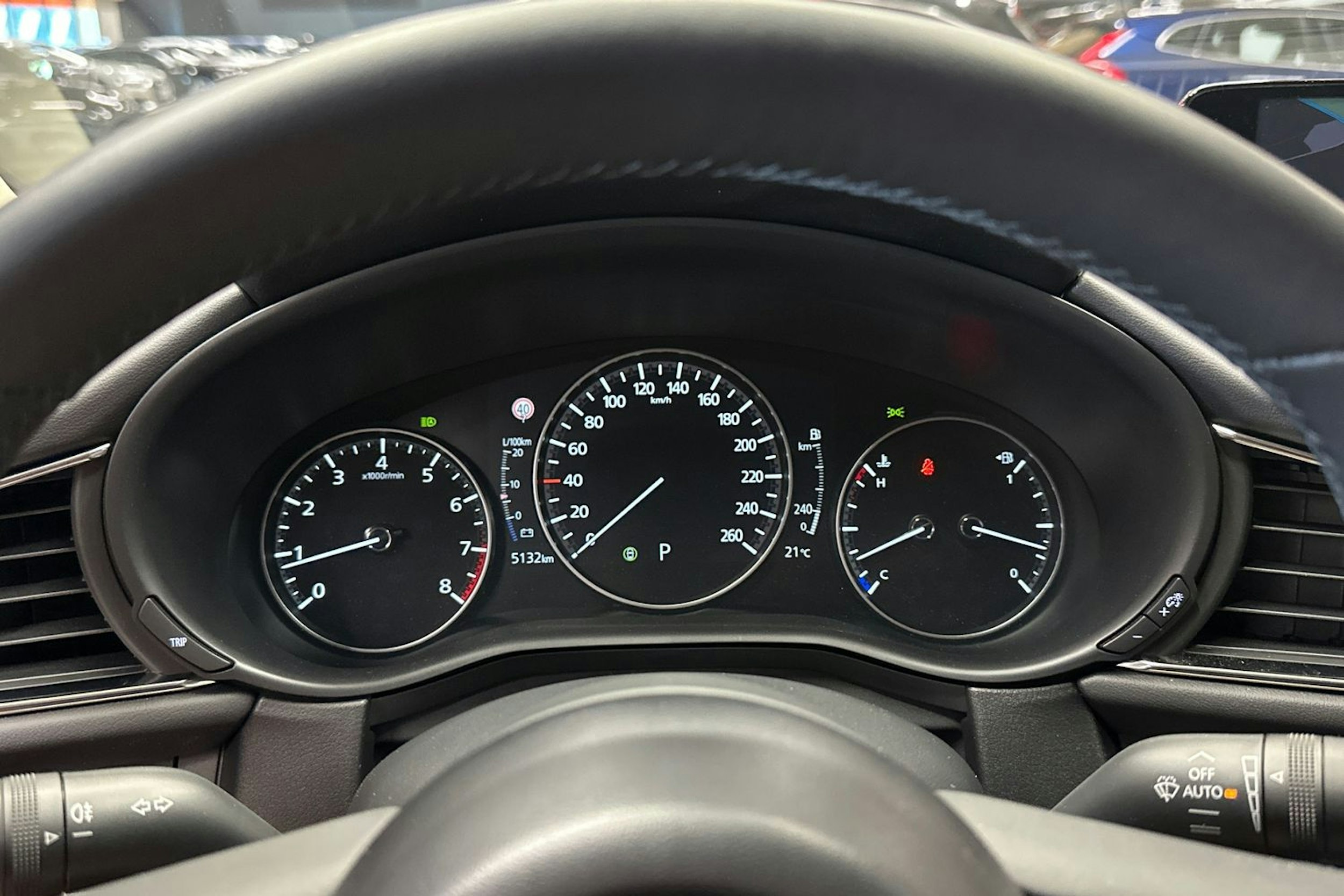 punainen Mazda CX-30 2024 kuva 27.