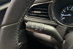 punainen Mazda CX-30 2024 kuva 28.