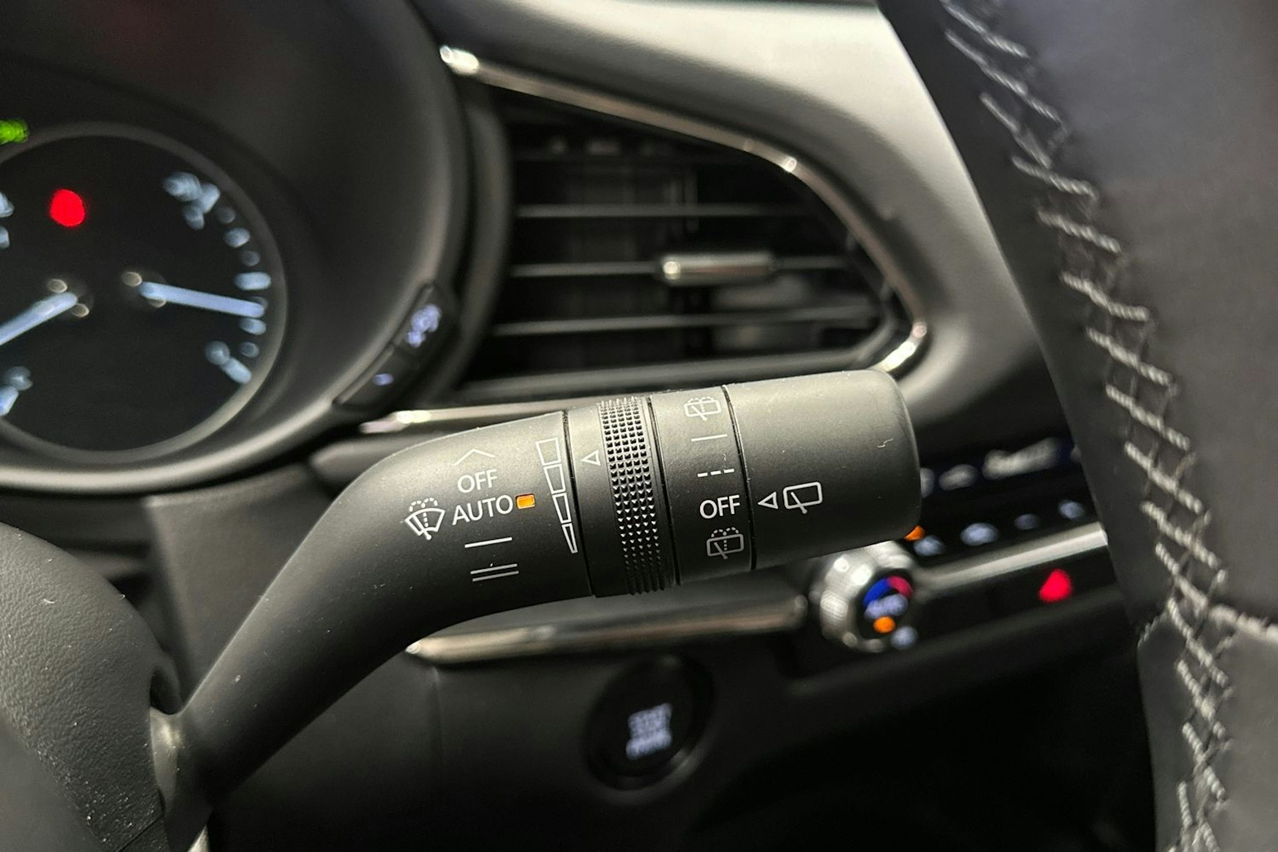 punainen Mazda CX-30 2024 kuva 29.
