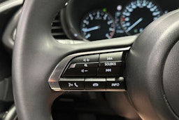 punainen Mazda CX-30 2024 kuva 30.