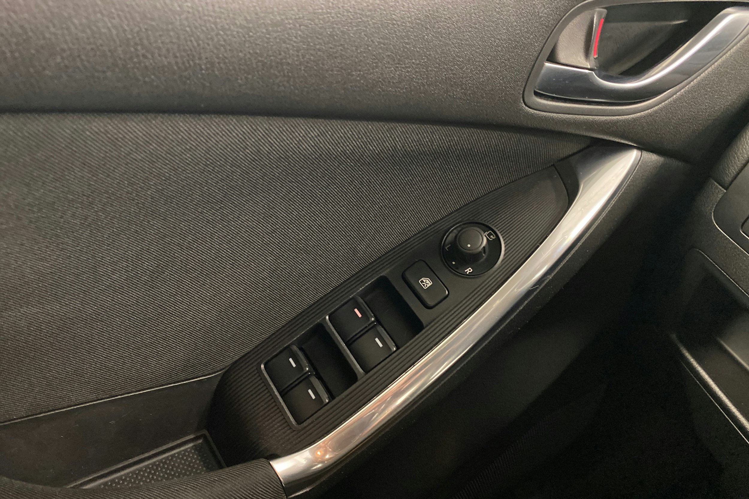 sininen Mazda CX-5 2013 kuva 16.