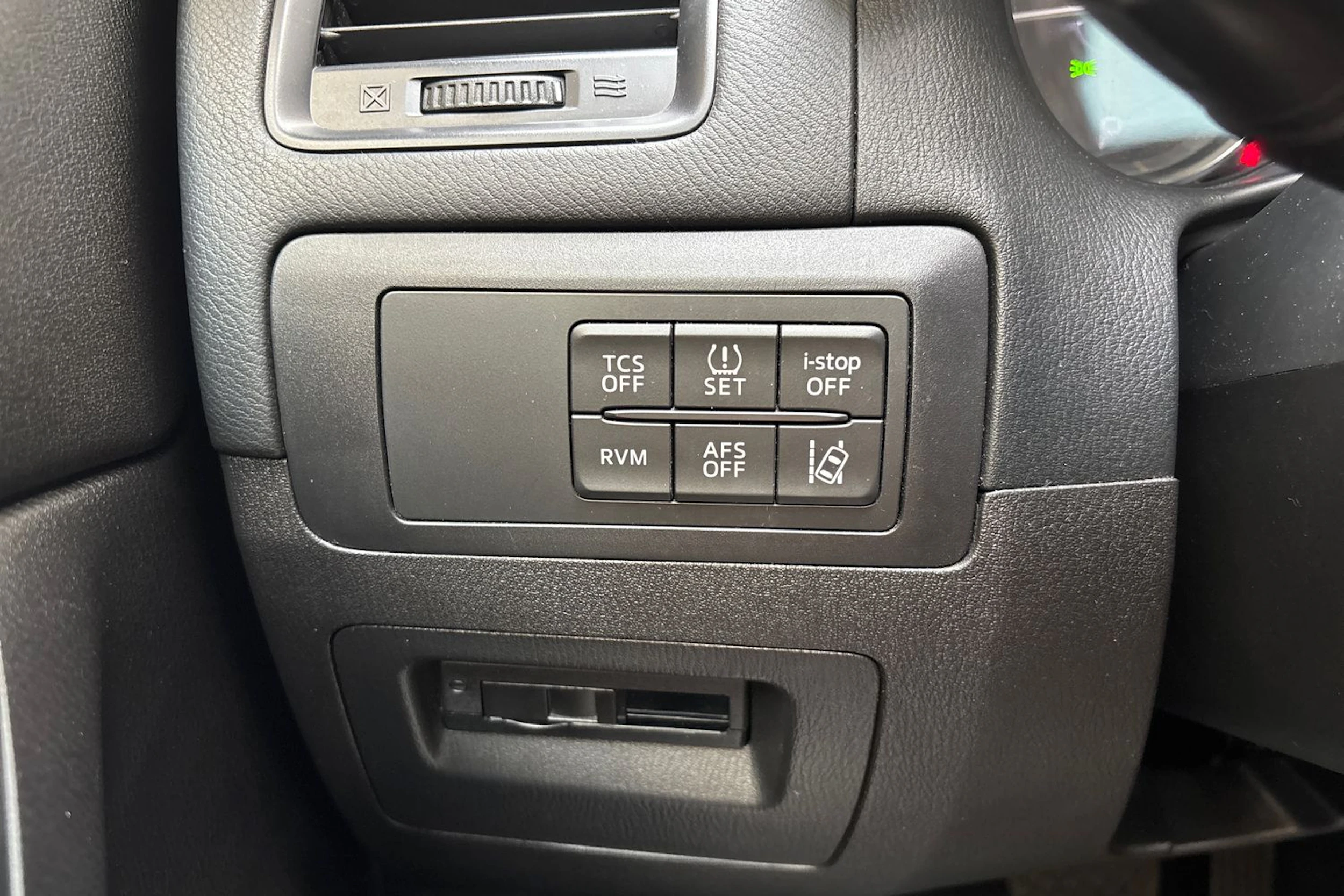 punainen Mazda CX-5 2014 kuva 16.