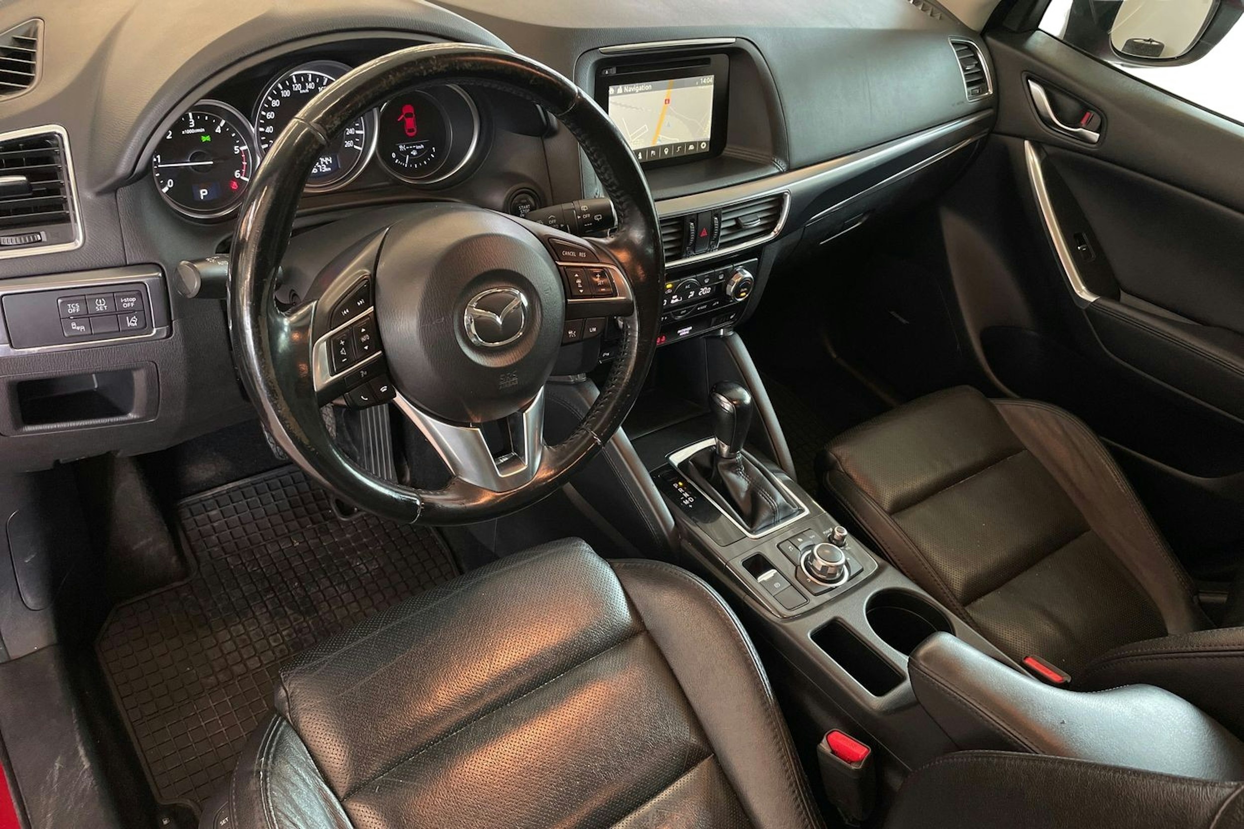 Punainen Mazda cx-5 2015 kuva 7.