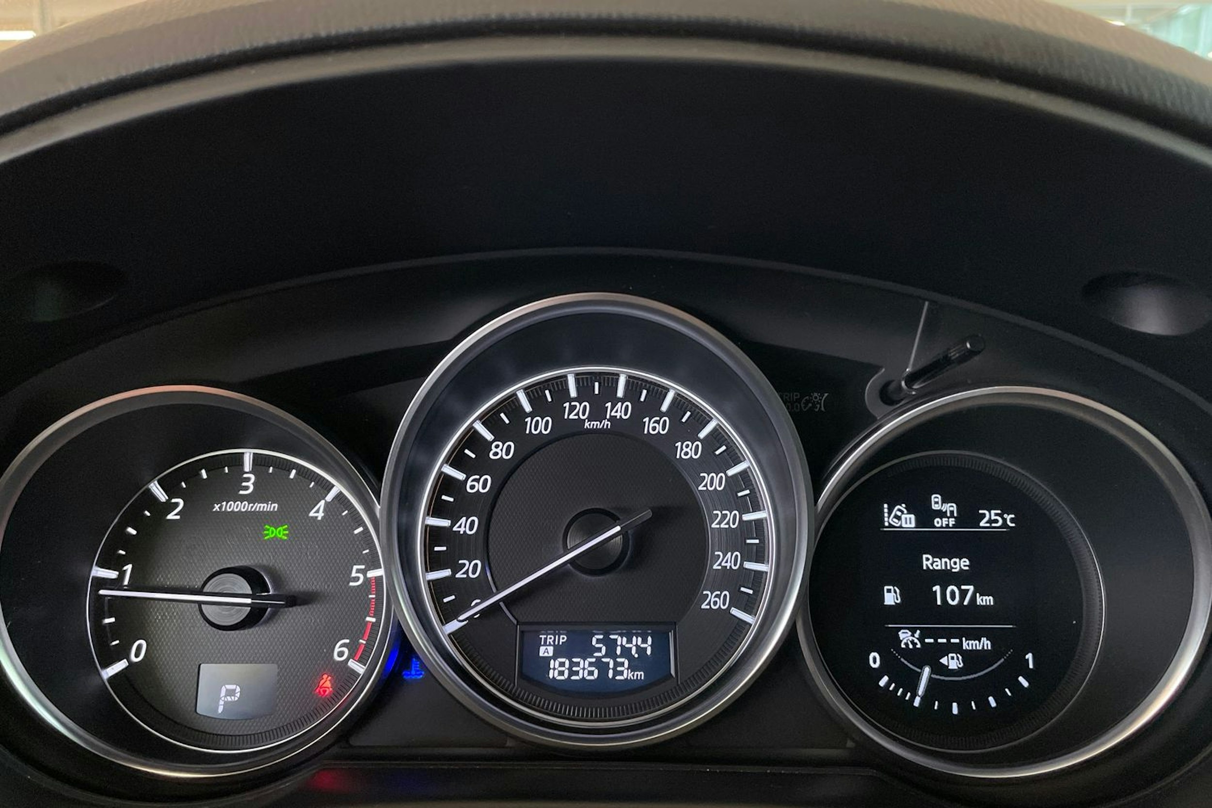 Punainen Mazda cx-5 2015 kuva 16.