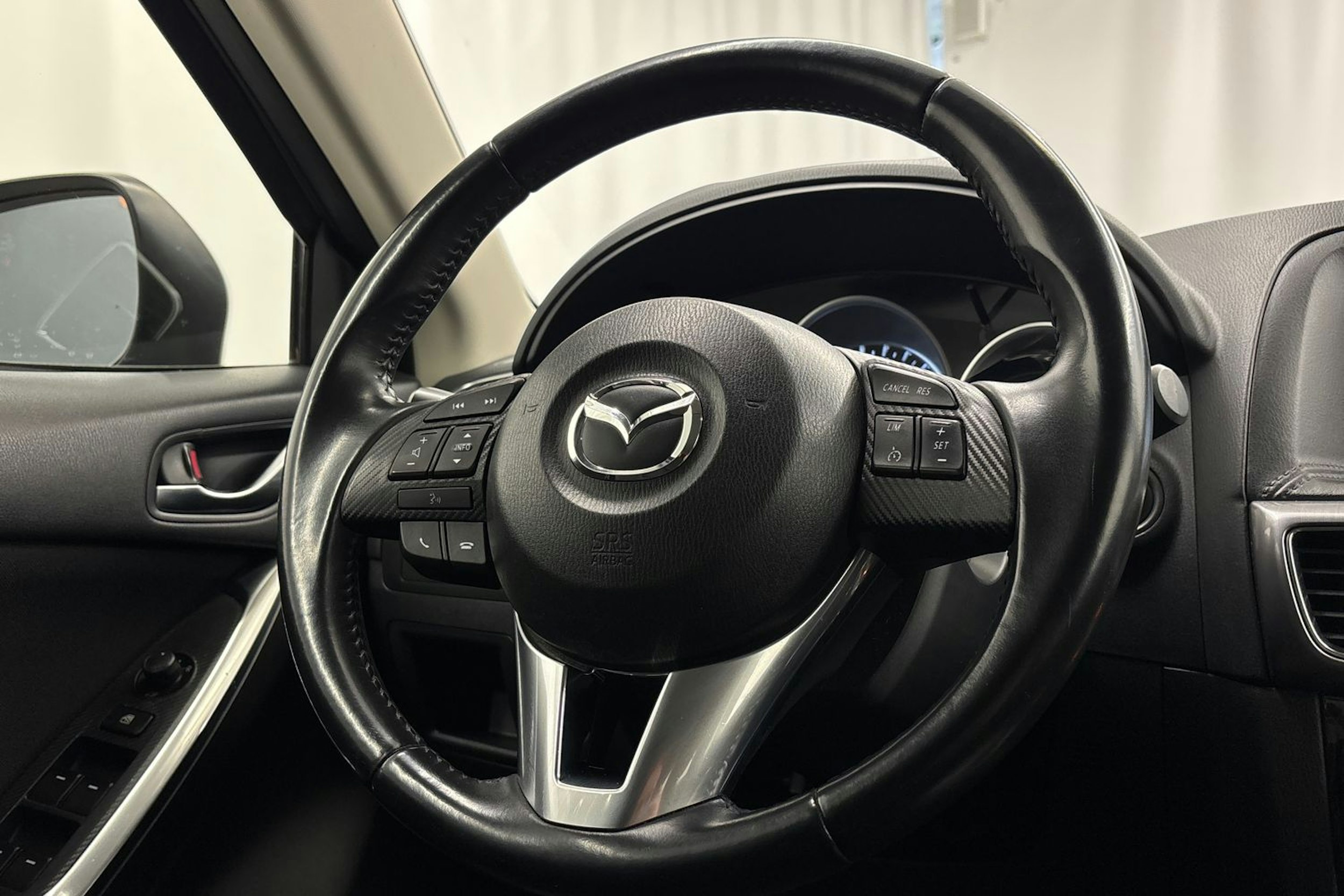 musta Mazda CX-5 2016 kuva 15.