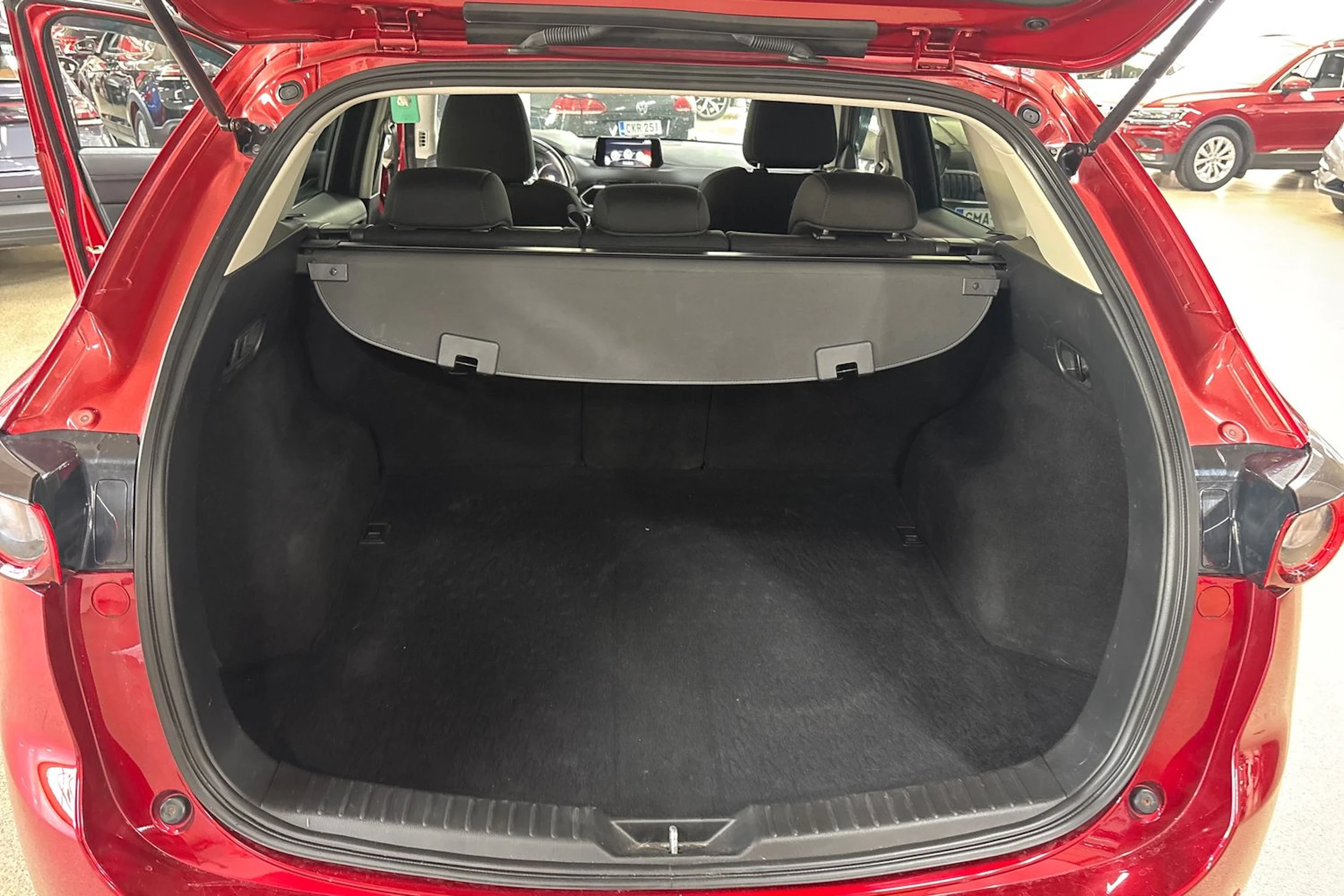 punainen Mazda CX-5 2017 kuva 22.