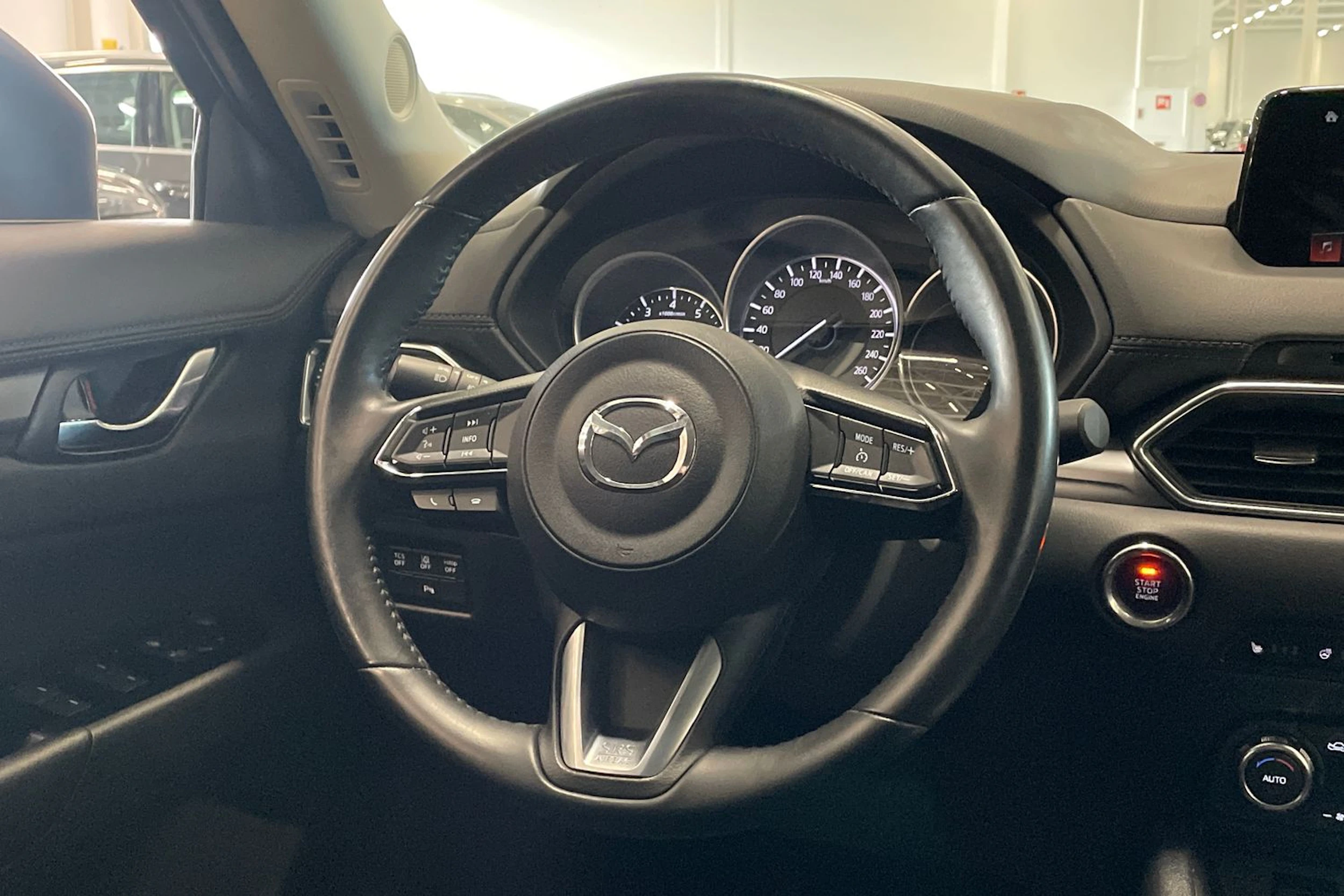 punainen Mazda CX-5 2017 kuva 12.