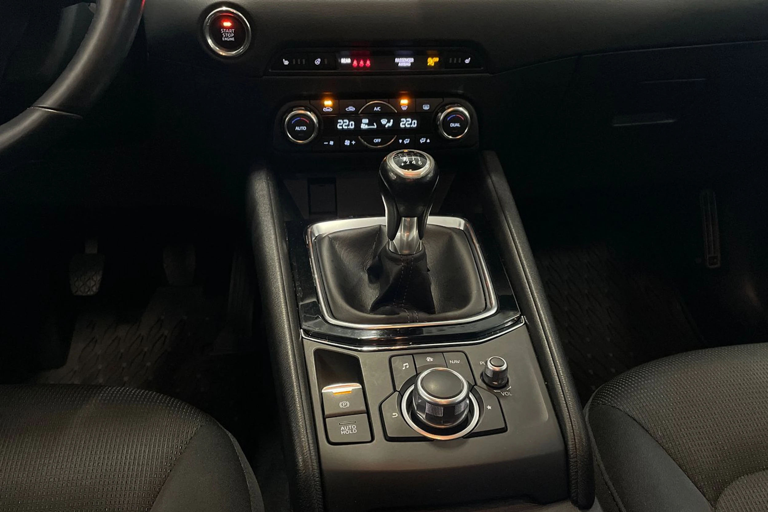 punainen Mazda CX-5 2017 kuva 24.