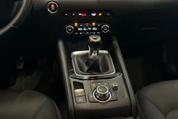 punainen Mazda CX-5 2017 kuva 24.