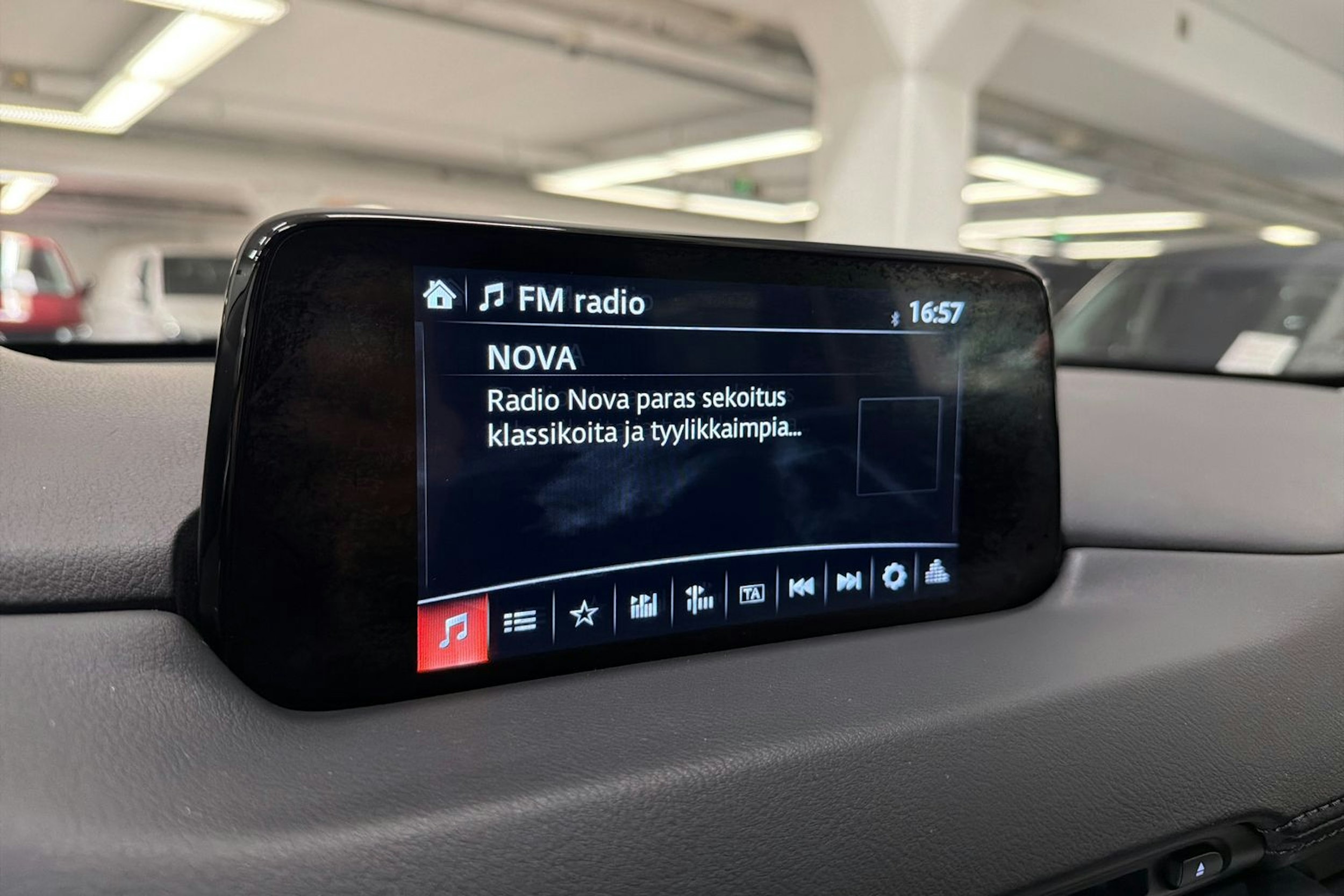 harmaa Mazda CX-5 2018 kuva 16.