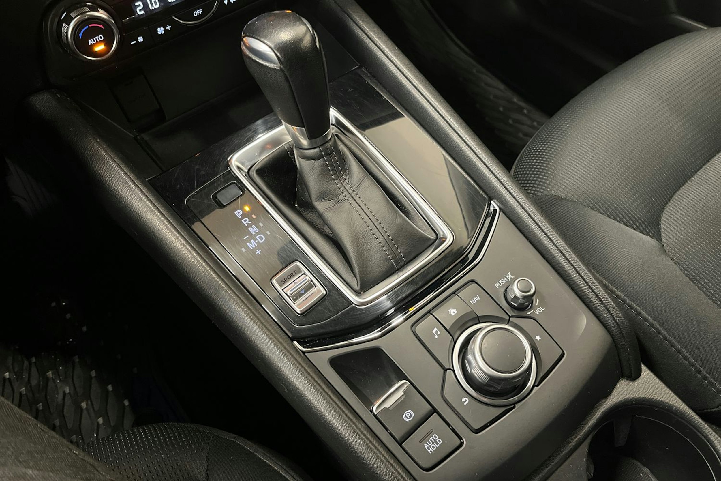 punainen Mazda CX-5 2018 kuva 15.