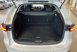 valkoinen Mazda CX-60 2023 kuva 27.