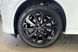 valkoinen Mazda CX-60 2023 kuva 11.