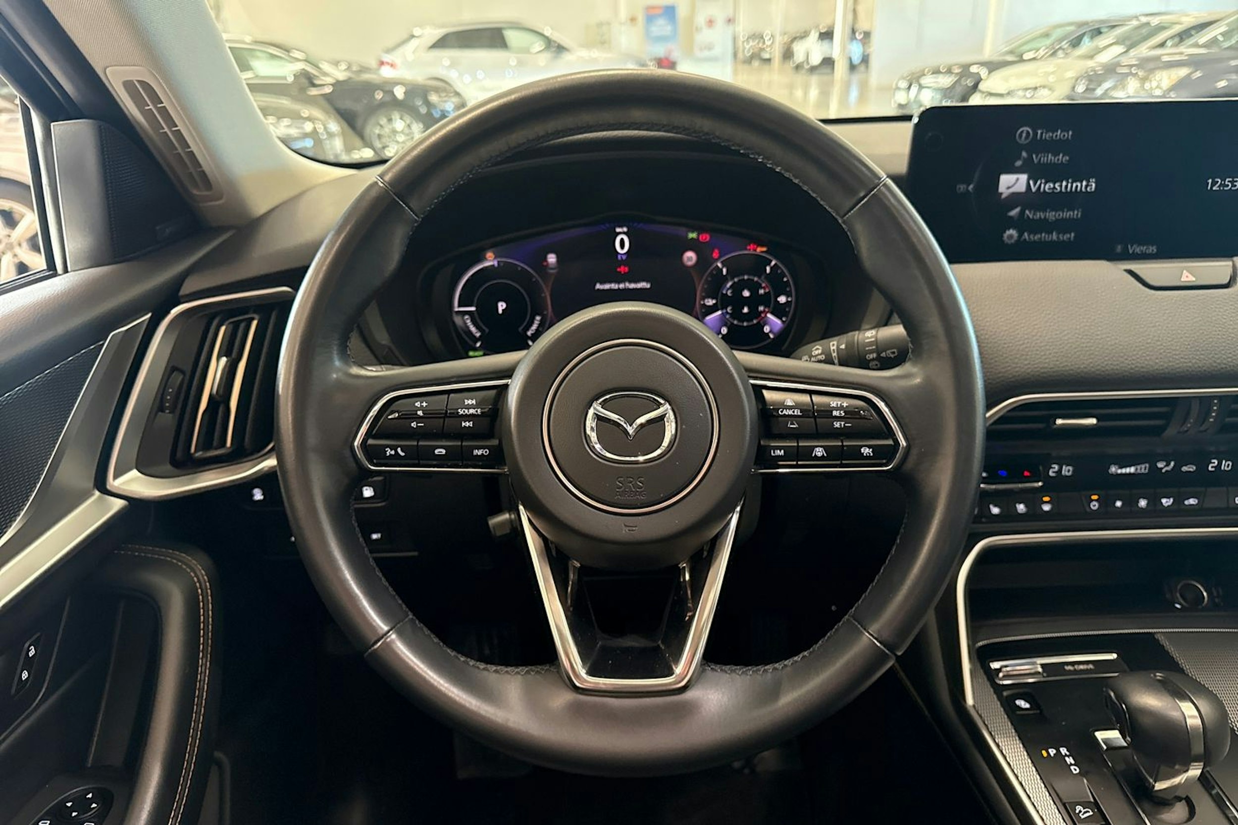valkoinen Mazda CX-60 2023 kuva 14.