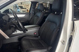 valkoinen Mazda CX-60 2023 kuva 26.