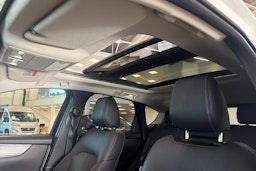 valkoinen Mazda CX-60 2023 kuva 27.