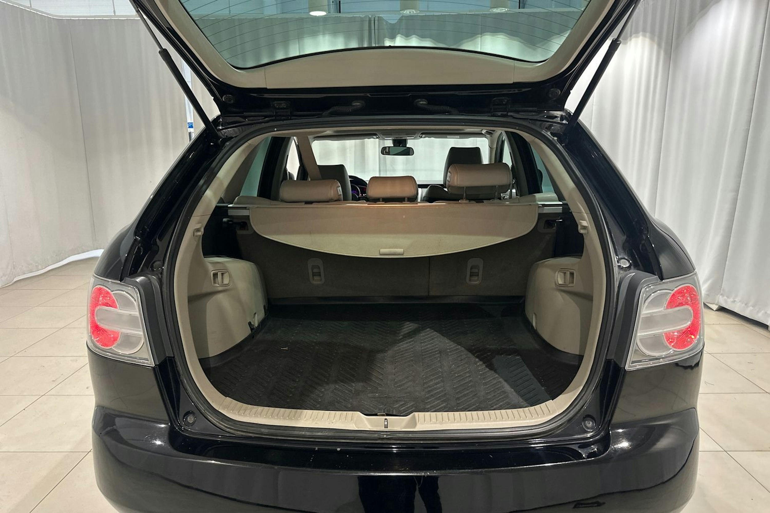 musta Mazda CX-7 2008 kuva 18.