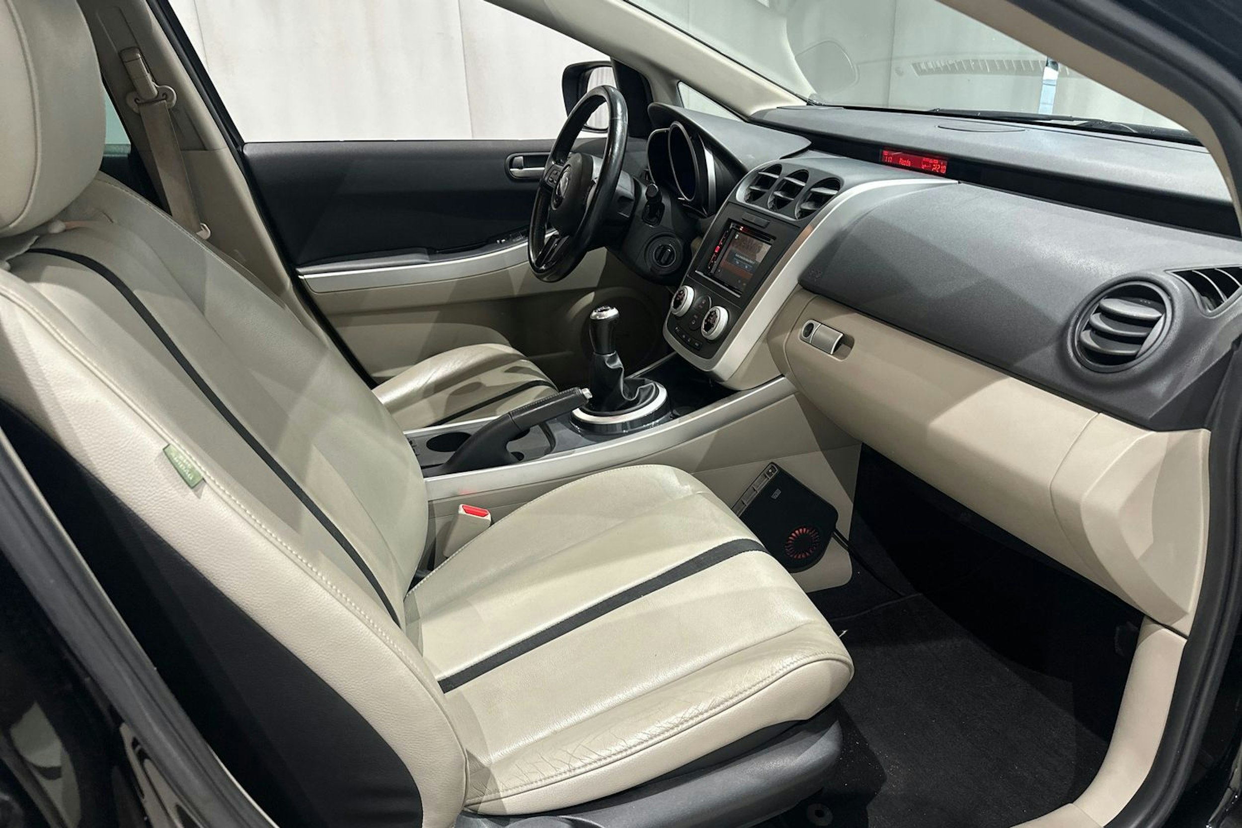 musta Mazda CX-7 2008 kuva 19.