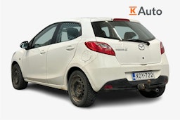 valkoinen Mazda 2 2010 kuva 2.