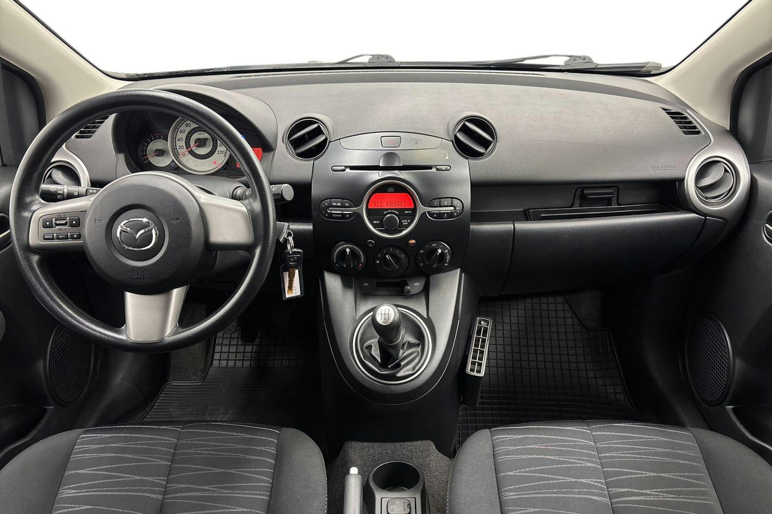 musta Mazda 2 2011 kuva 9.