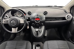 musta Mazda 2 2011 kuva 9.