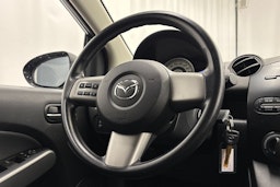 musta Mazda 2 2011 kuva 15.