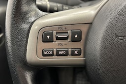 musta Mazda 2 2011 kuva 16.