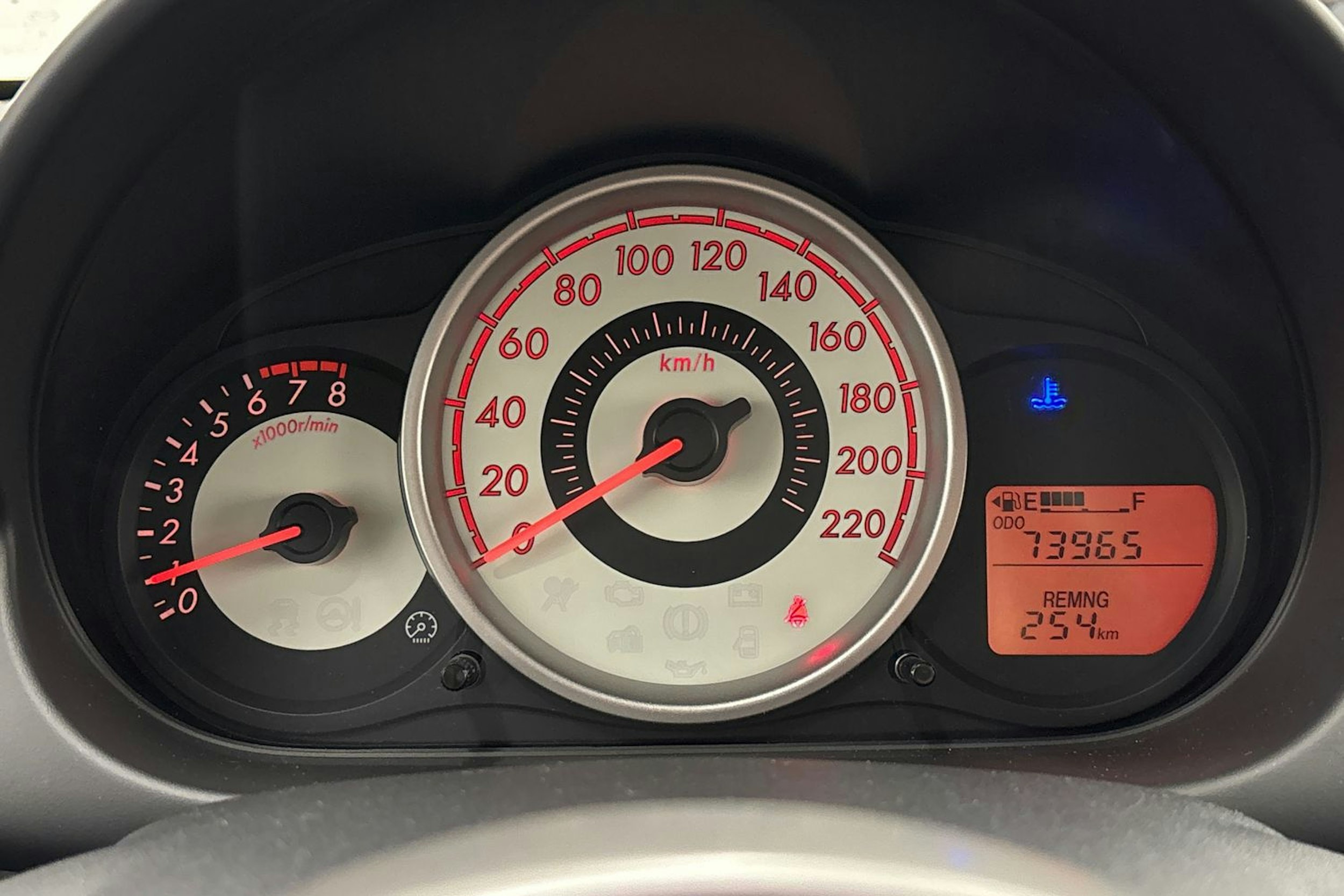 musta Mazda 2 2011 kuva 17.