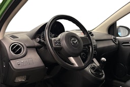 vihreä Mazda 2 2012 kuva 3.
