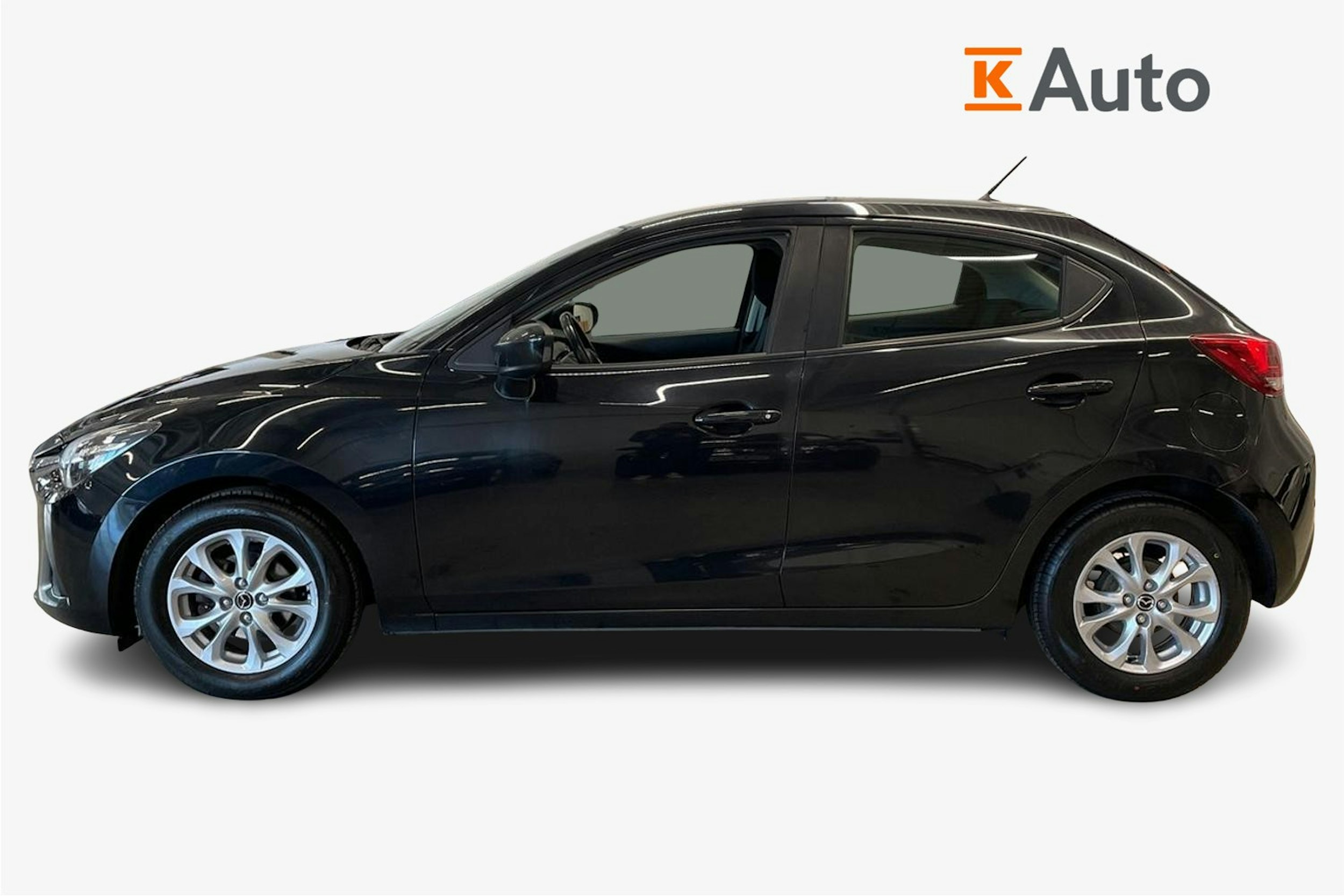 musta Mazda 2 2017 kuva 6.
