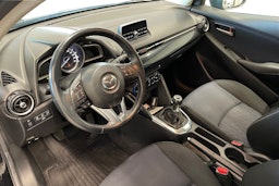 musta Mazda 2 2017 kuva 7.