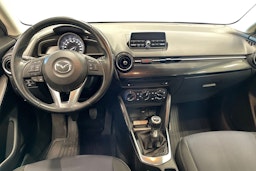 musta Mazda 2 2017 kuva 9.