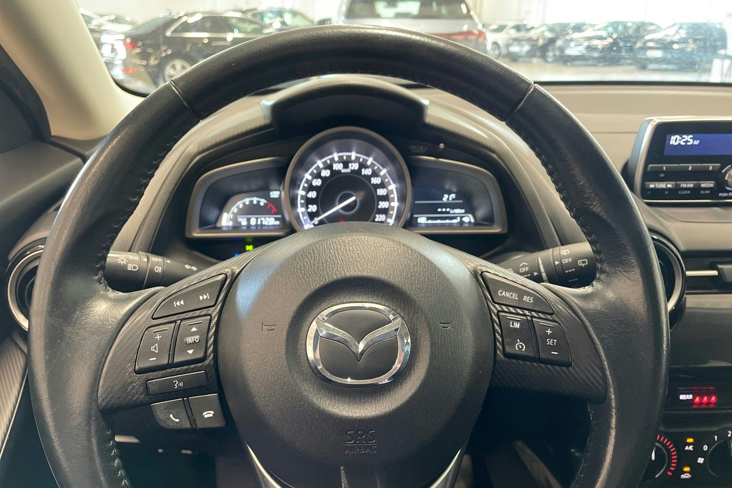 musta Mazda 2 2017 kuva 16.