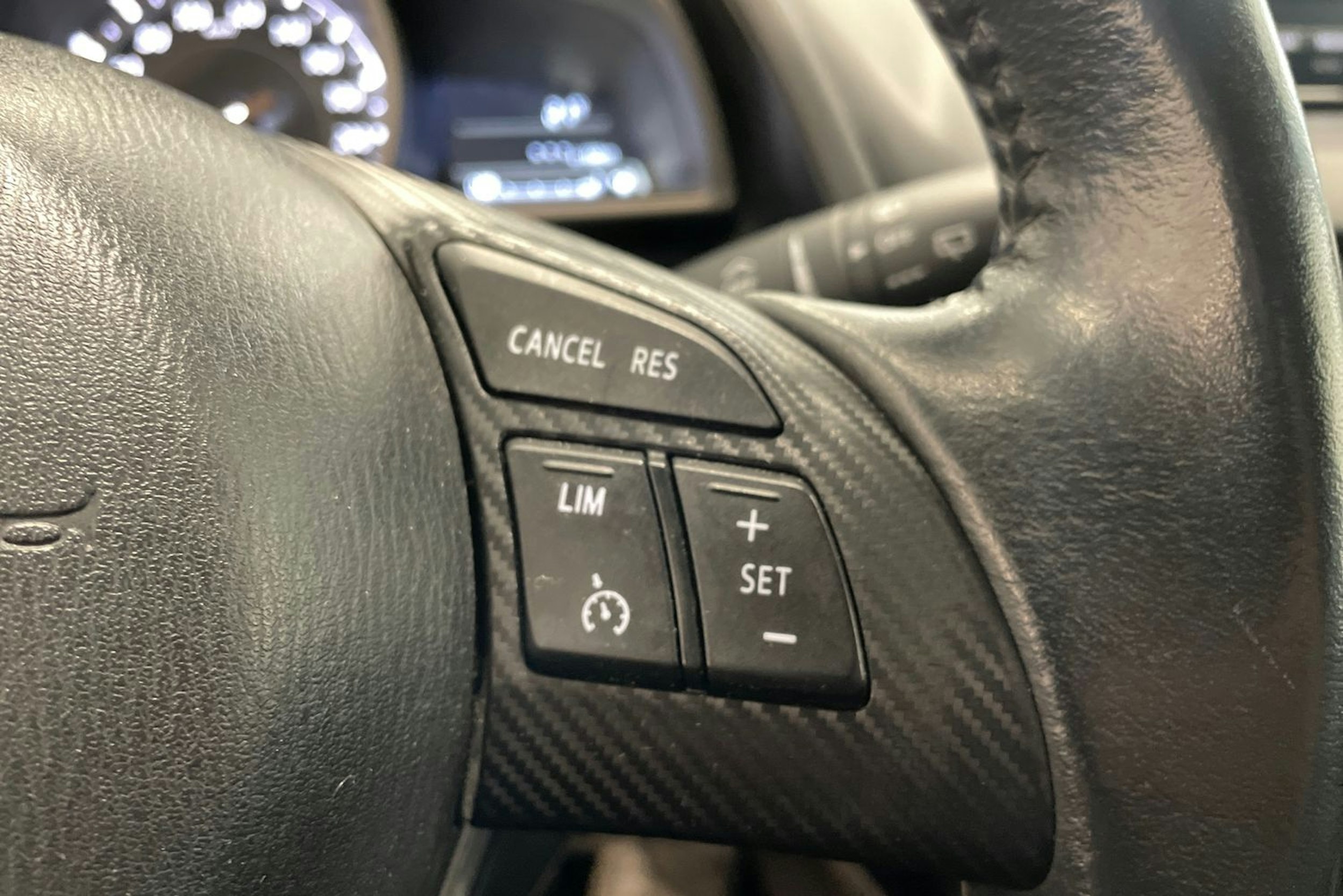 musta Mazda 2 2017 kuva 18.