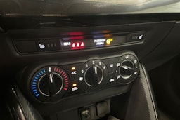 musta Mazda 2 2017 kuva 19.