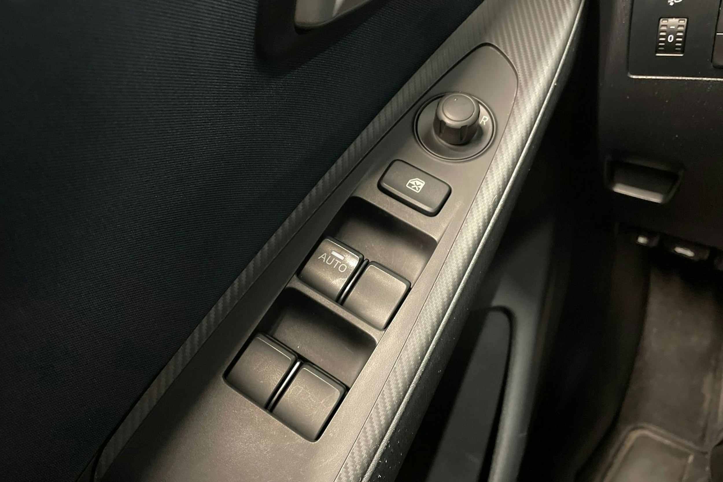 musta Mazda 2 2017 kuva 20.
