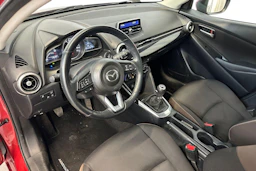 Punainen Mazda 2 2020 kuva 6.
